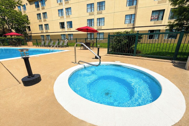 Pool Hotel