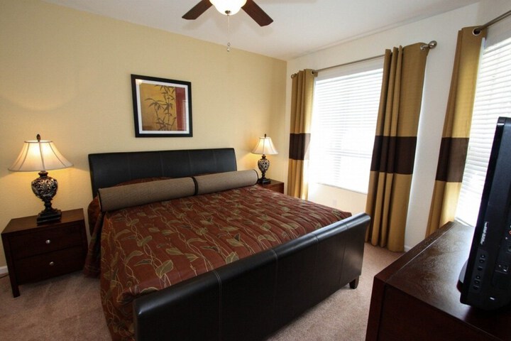 Room 4 of 32
