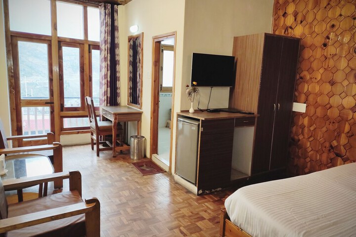 Room 10 of 13