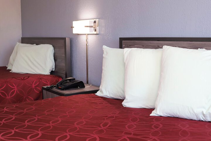 Standard Room, King or Two Doubles (6 of 9)
