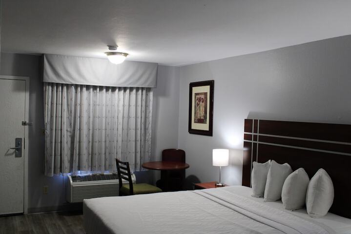 Comfort 2 Queen Beds (1 of 7)