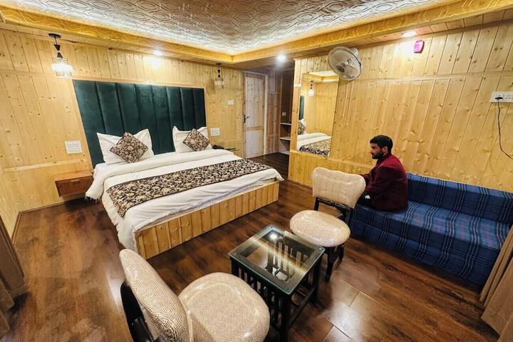 Room 7 of 13