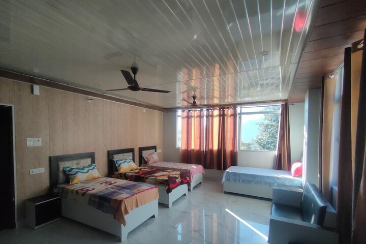 Room 6 of 10