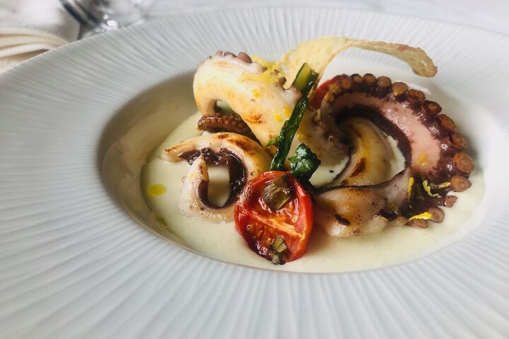 Dining 52 of 74