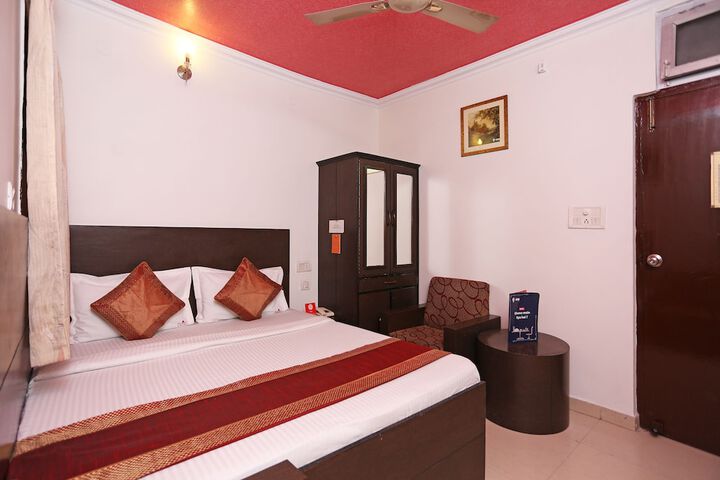 Room 5 of 17