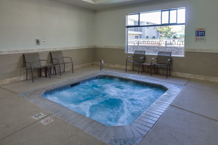Indoor spa tub