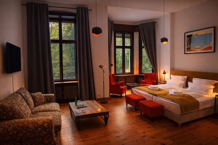Room 6 of 43