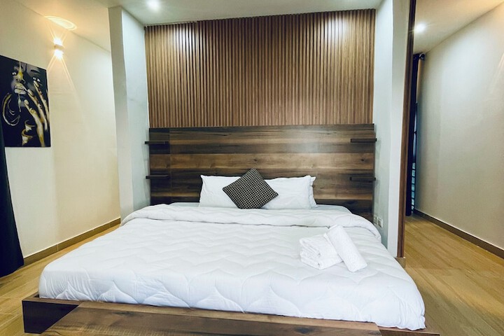 Room 42 of 166
