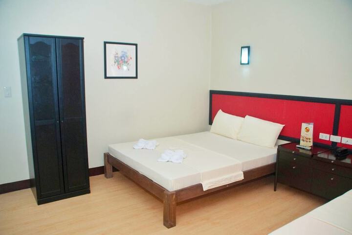 Room 9 of 15