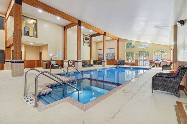 Hotel with Pool
