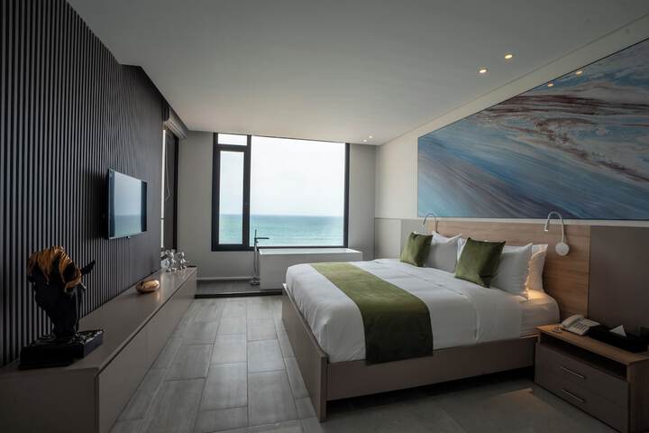 Room 16 of 38