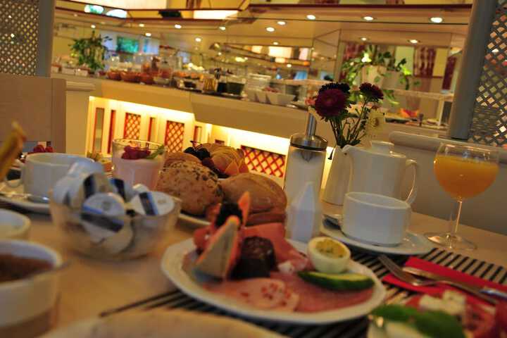 Dining 49 of 58