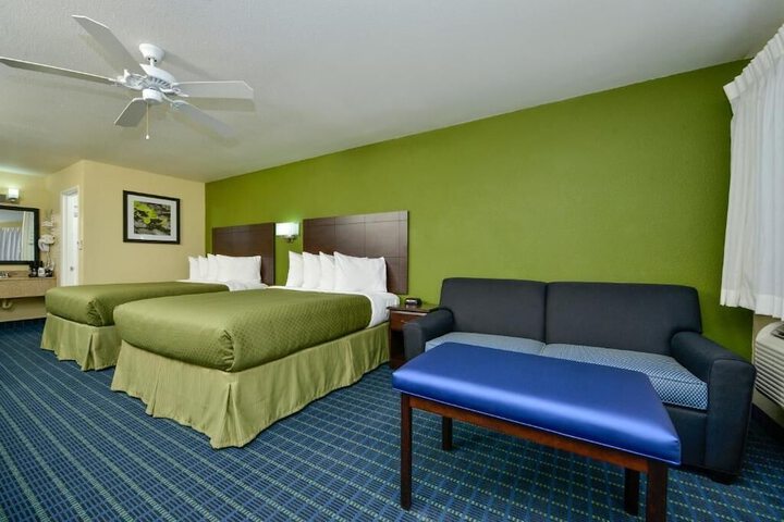 Room 7 of 16