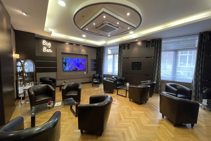 Lounge 58 of 62