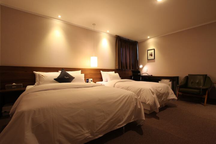 Room 15 of 53