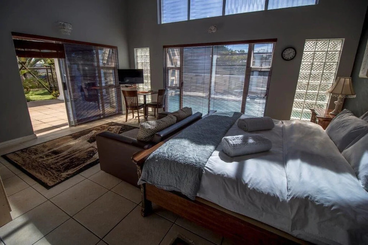 Room 8 of 10