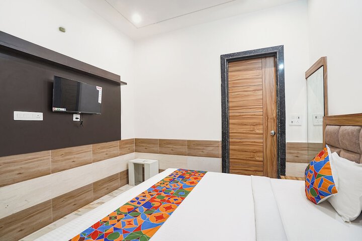 Room 7 of 25