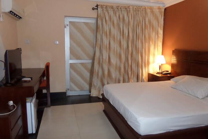 Room 4 of 47