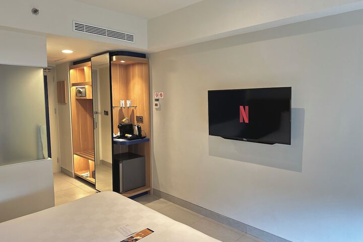 Room 17 of 63