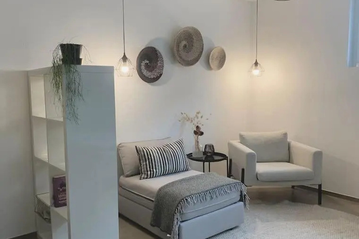 Room 10 of 18