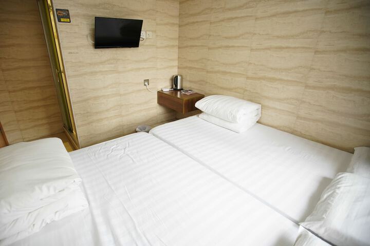 Room 56 of 195