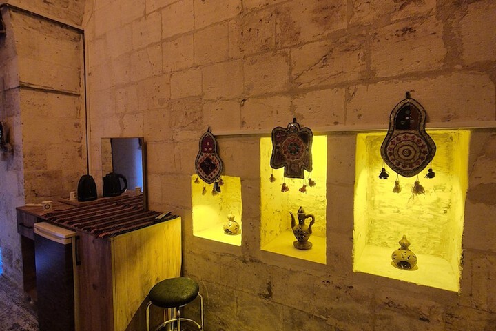 Room 13 of 19