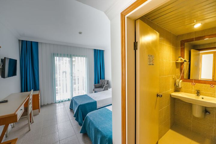 Room 6 of 34