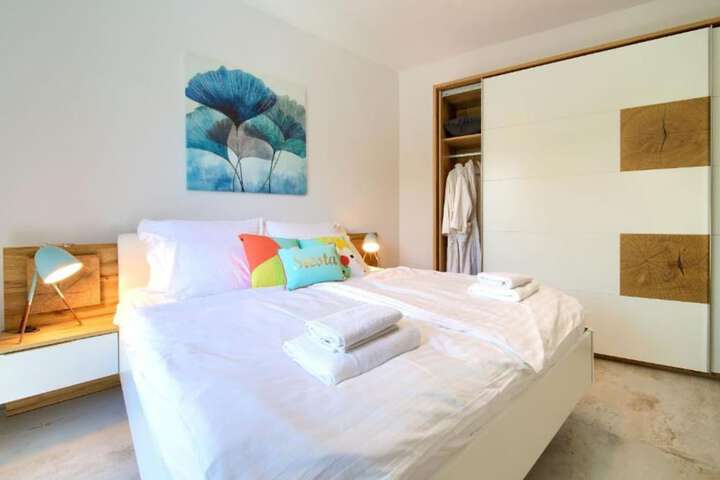 Room 3 of 46