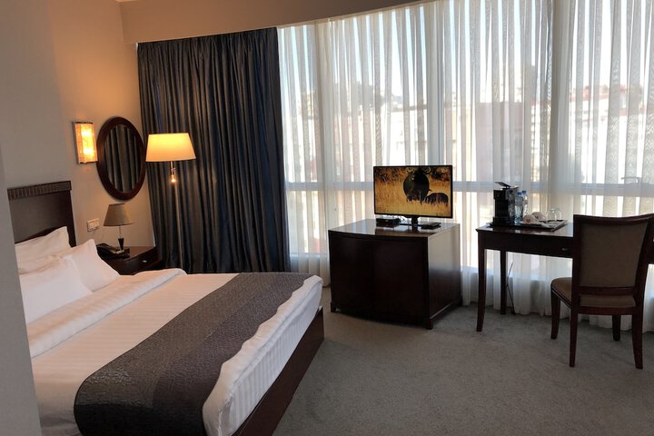 Room 33 of 107