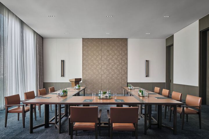 Ballroom/Hall 132 of 154
