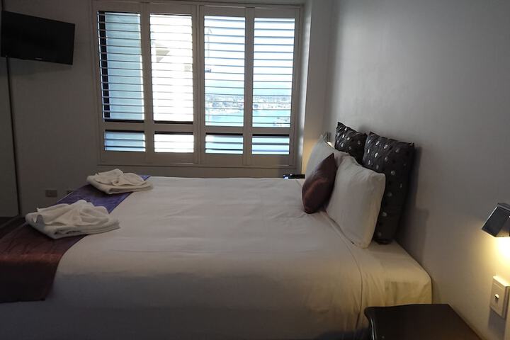 Room 49 of 77