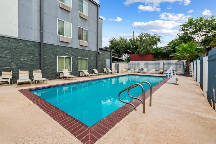 Pool 32 of 42