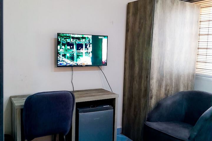 Room 5 of 16