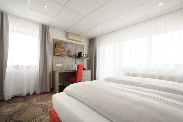 Room 17 of 48