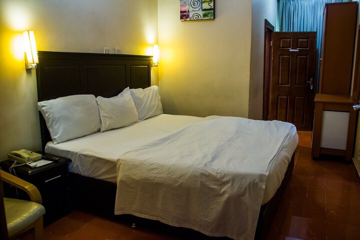 Room 7 of 38