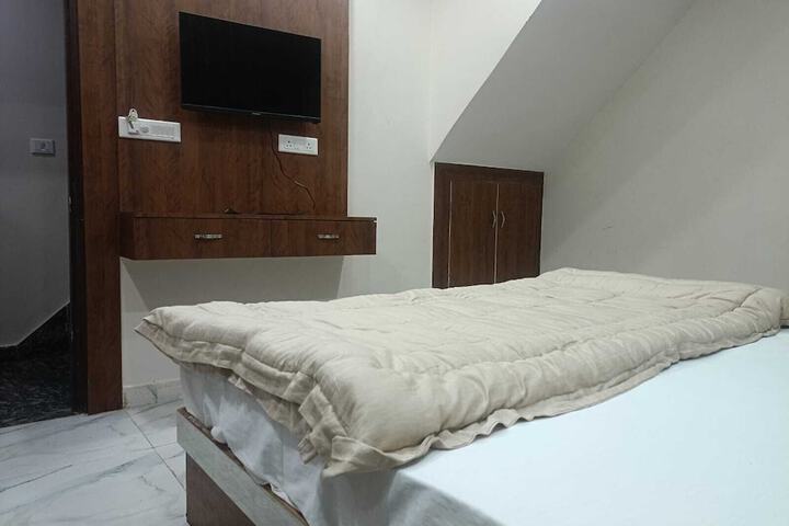 Room 8 of 22