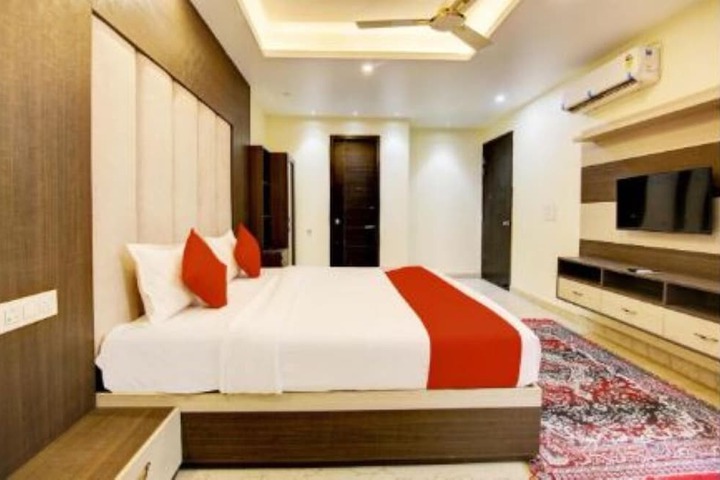 Room 5 of 10