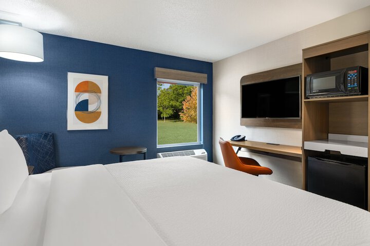 1 King Standard Extra Floor Space (3 of 28)