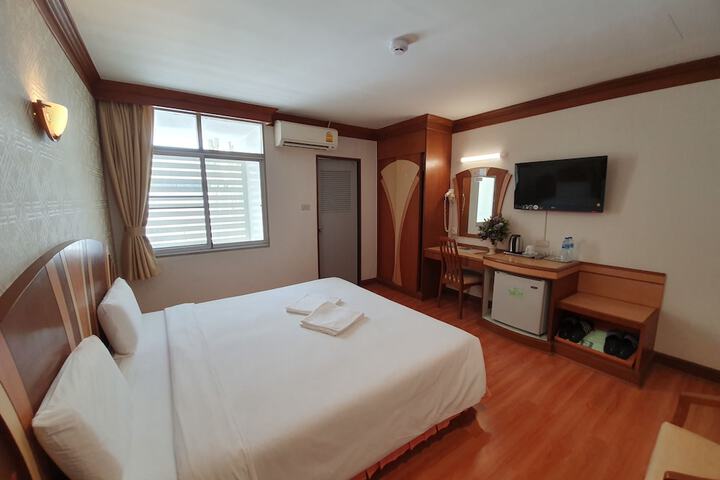 Room 18 of 48