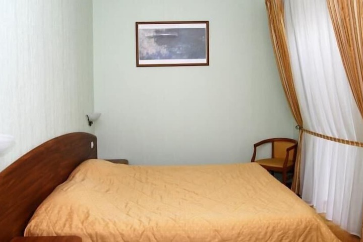 Room 12 of 28