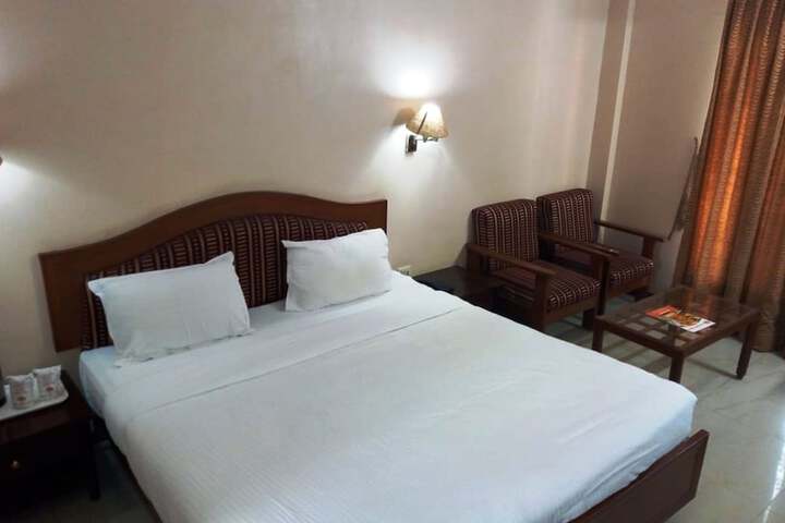Room 28 of 165