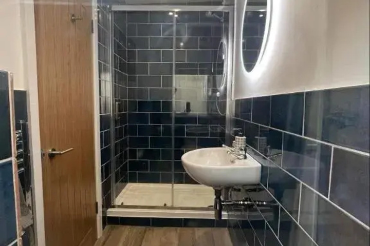 Room 6 of 12