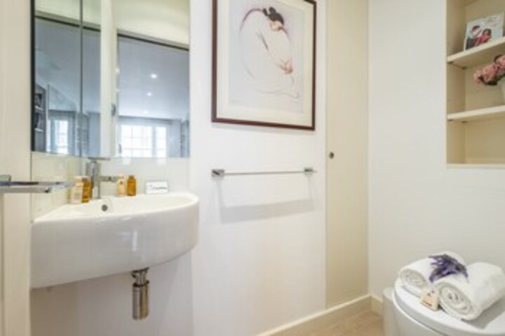 Room 4 of 27