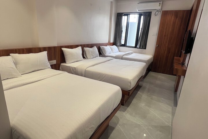 Room 4 of 34