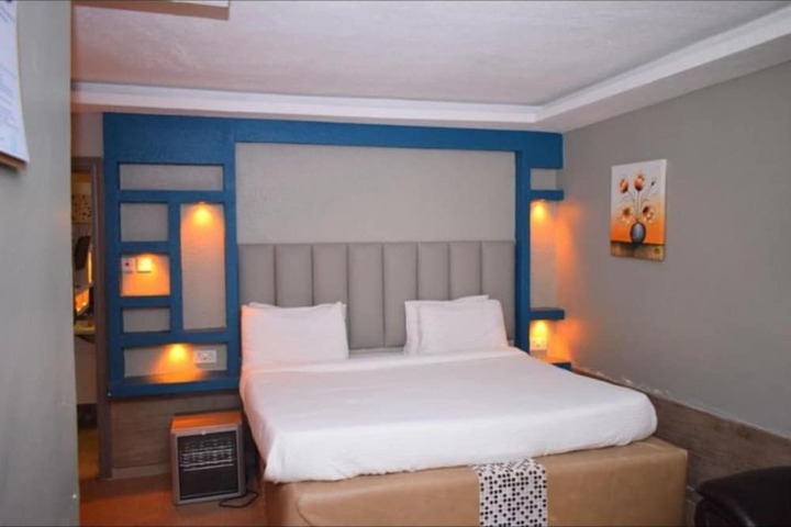 Room 4 of 20