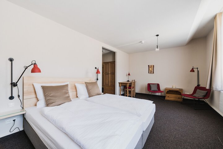 Room 6 of 75