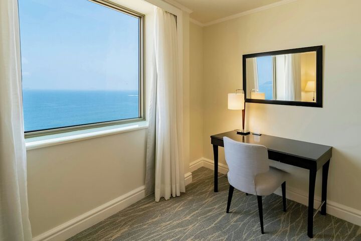 Room 43 of 150