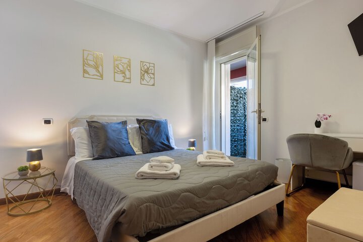 Room 6 of 32