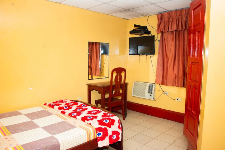 Room 4 of 12