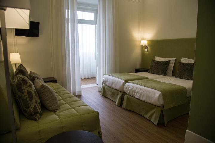 Room 10 of 33